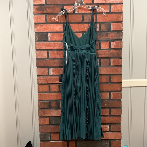 Lulu’s Emerald Green - Picture 7 of 14